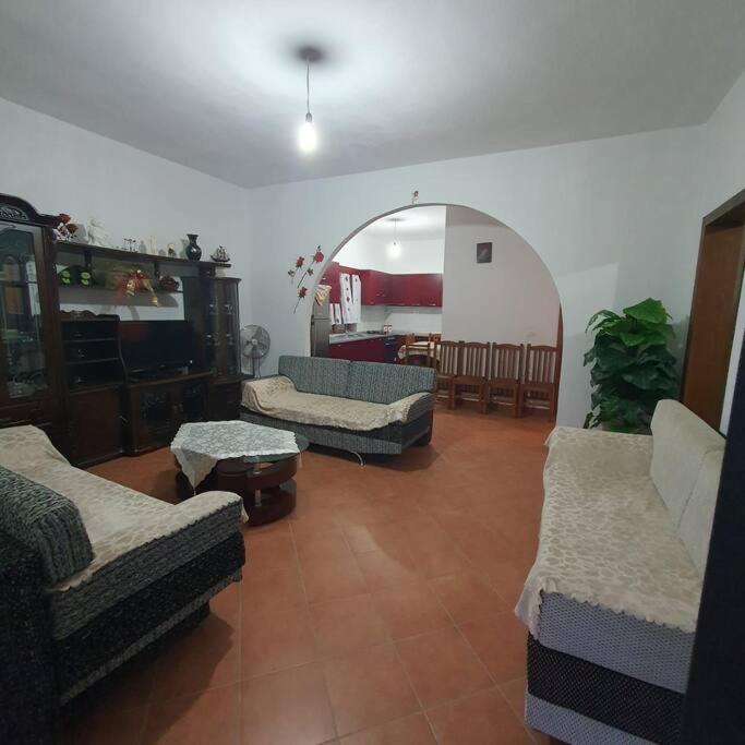 Private Tirana